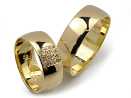 Przejdź do produktu Obrączki ślubne z żółtego złota półokrągłe z cyrkoniami 7mm Lux L142