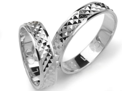 Obrączki ślubne z białego złota półokrągłe 5mm Lovely L007-b