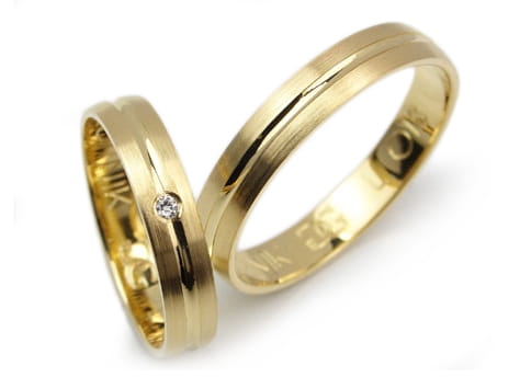 Obrączki ślubne z żółtego złota półokrągłe z cyrkonią 4mm Lovely L018