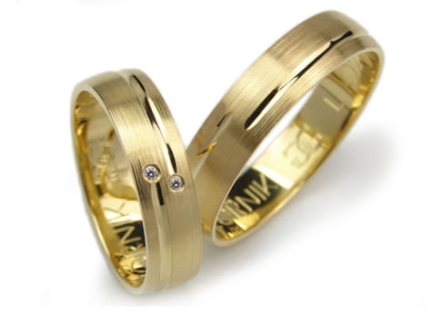Obrączki ślubne z żółtego złota półokrągłe z cyrkoniami 5mm Lovely L027