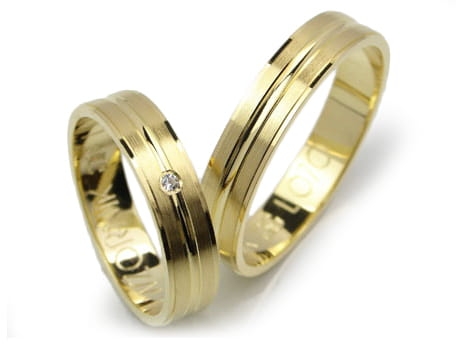 Obrączki ślubne z żółtego złota płaskie z cyrkonią 4mm Lovely L070
