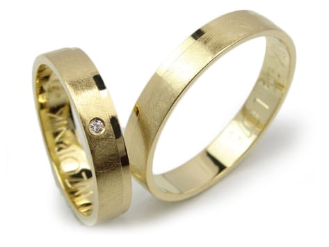Obrączki ślubne z żółtego złota płaskie z cyrkonią 4mm Lovely L075