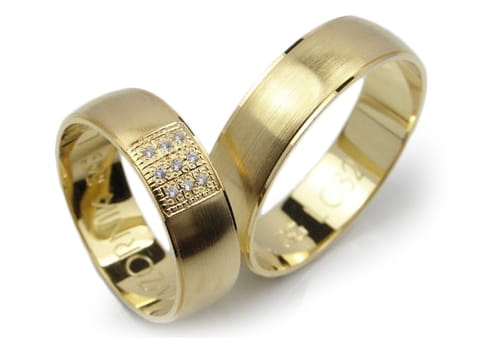 Obrączki ślubne z żółtego złota półokrągłe z cyrkoniami 6mm Lovely L082