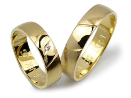 Przejdź do produktu Obrączki ślubne z żółtego złota półokrągłe z cyrkonią 5mm Lux L091