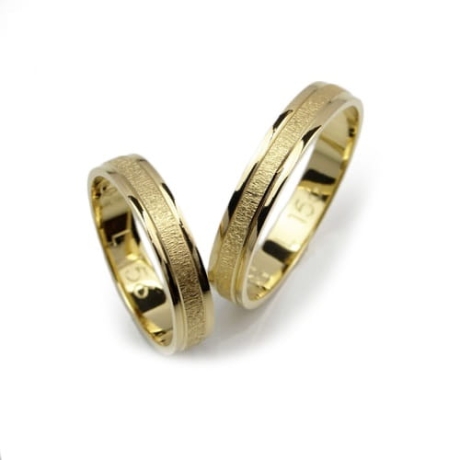 Przejdź do produktu Obrączki ślubne z żółtego złota płaskie 4mm Lux L156