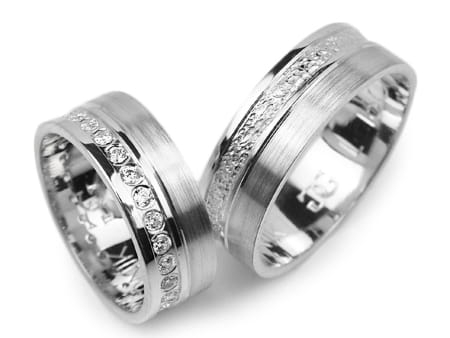 Przejdź do produktu Obrączki ślubne z białego złota płaskie z cyrkoniami 7mm Lux L160