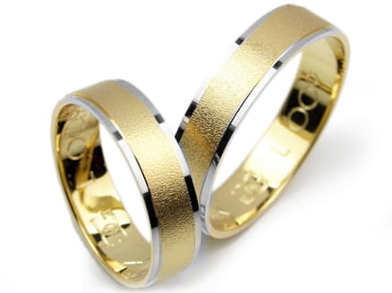 Obrączki ślubne z żółtego i rodowanego złota 333 płaskie 5mm Lovely L009-333