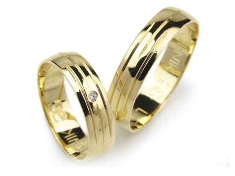 Obrączki ślubne z żółtego złota 333 półokrągłe z cyrkonią 5mm Lovely L012-333