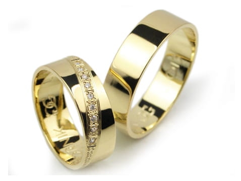 Obrączki ślubne z żółtego złota 333 płaskie z cyrkoniami 6mm Lovely  L013-333