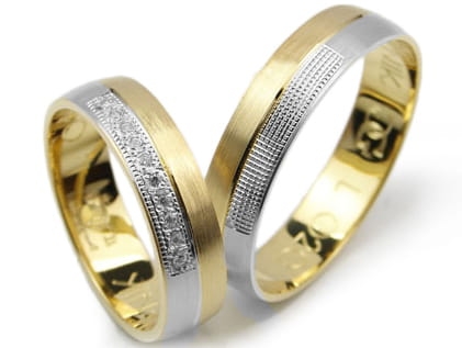 Przejdź do produktu Obrączki ślubne z żółtego złota 333 półokrągłe z cyrkoniami 5mm Lux L020