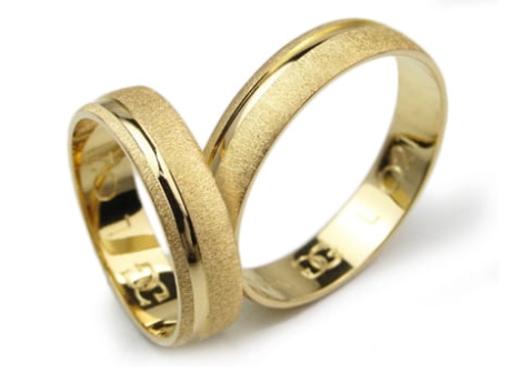 Przejdź do produktu Obrączki ślubne z żółtego złota 333 półokrągłe 5mm Lux L021