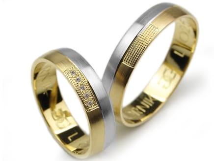 Przejdź do produktu Obrączki ślubne z żółtego złota 333 półokrągłe z cyrkoniami 5mm Lux L025