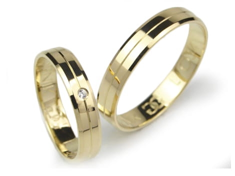 Obrączki ślubne z żółtego złota 333 płaskie z cyrkonią 4mm Lovely  L034-333