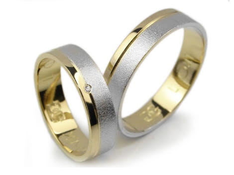 Obrączki ślubne z żółtego i rodowanego złota 333 płaskie z cyrkonią 5mm Lovely L041-333