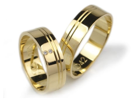 Obrączki ślubne z żółtego złota 333 płaskie z cyrkoniami 6mm Lovely L042-333