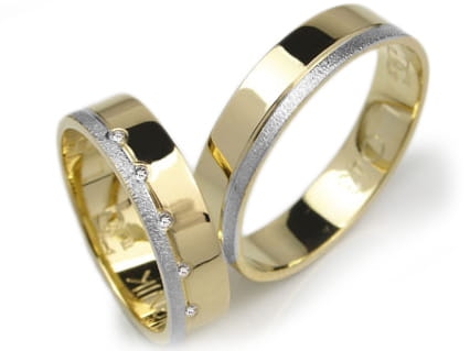 Obrączki ślubne z żółtego i rodowanego złota 333 płaskie z cyrkoniami 5mm Lovely L043-333