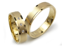 Obrączki ślubne z żółtego złota 333 płaskie z cyrkoniami 5mm Lovely L045-333