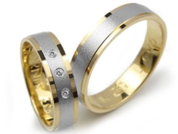 Obrączki ślubne z żółtego z rodowaniem złota 333 płaskie z cyrkoniami 5mm Lovely L045-333