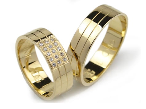 Obrączki ślubne z żółtego złota 333 płaskie z cyrkoniami 6mm Lovely L046-333