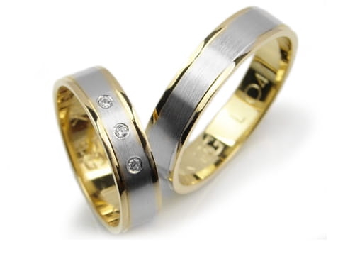 Obrączki ślubne z żółtego i rodowanego złota 333 płaskie z cyrkoniami 5mm Lovely  L047-333