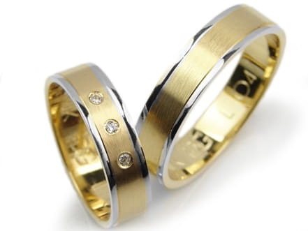 Obrączki ślubne z żółtego i rodowanego złota 333 płaskie z cyrkoniami 5mm Lovely  L047-333