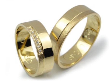 Przejdź do produktu Obrączki ślubne z żółtego złota 333 płaskie z cyrkoniami 6mm Lux L049