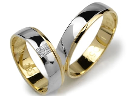 Przejdź do produktu Obrączki ślubne z żółtego złota 333 półokrągłe z cyrkoniami 5mm Lux L052