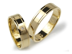 Obrączki ślubne z żółtego złota 333 płaskie z cyrkonią 5mm Lovely L053-333