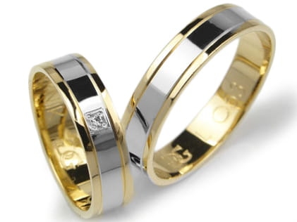 Przejdź do produktu Obrączki ślubne z żółtego złota 333 płaskie z cyrkonią 5mm Lux L053