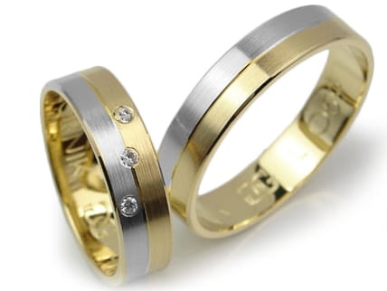 Przejdź do produktu Obrączki ślubne z żółtego złota 333 płaskie z cyrkoniami 5mm Lux L059