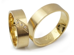 Obrączki ślubne z żółtego złota 333 płaskie z cyrkoniami 6mm Lovely L063-333