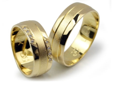 Przejdź do produktu Obrączki ślubne z żółtego złota 333 półokrągłe z cyrkoniami 7mm Lux L064