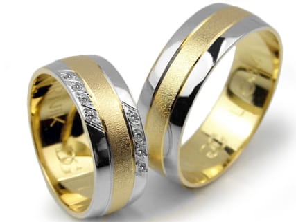 Przejdź do produktu Obrączki ślubne z żółtego złota 333 półokrągłe z cyrkoniami 7mm Lux L064