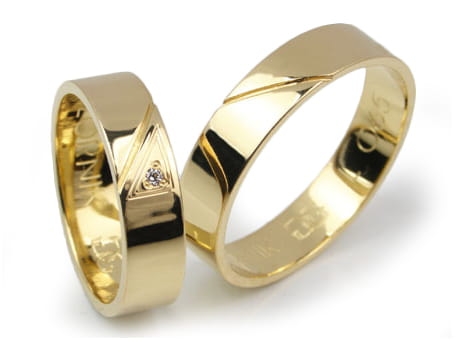 Obrączki ślubne z żółtego złota 333 płaskie z cyrkonią 5mm Lovely L065-333