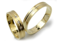Obrączki ślubne z żółtego złota 333 płaskie z cyrkoniami 4mm Lovely L069-333