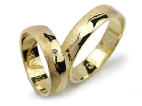 Przejdź do produktu Obrączki ślubne z żółtego złota 333 półokrągłe z cyrkonią 5mm Lux L073