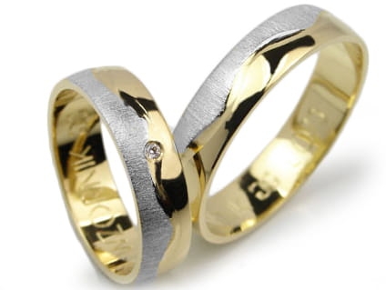 Przejdź do produktu Obrączki ślubne z żółtego złota 333 półokrągłe z cyrkonią 5mm Lux L073