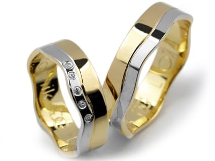 Przejdź do produktu Obrączki ślubne z żółtego złota 333 płaskie z cyrkoniami 5mm Lux L074