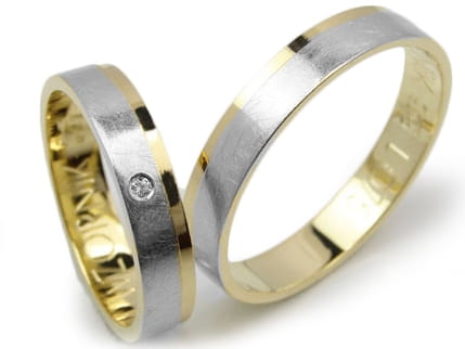 Przejdź do produktu Obrączki ślubne z żółtego złota 333 płaskie z cyrkonią 4mm Lux L075