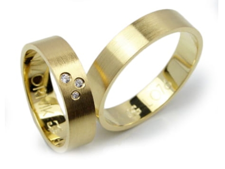 Przejdź do produktu Obrączki ślubne z żółtego złota 333 płaskie z cyrkoniami 5mm Lux L076