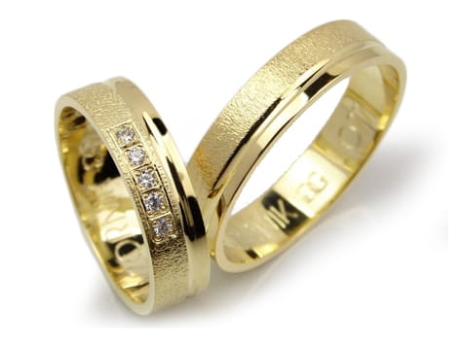 Przejdź do produktu Obrączki ślubne z żółtego złota 333 płaskie z cyrkoniami 5mm Lux L077