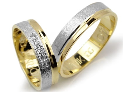 Przejdź do produktu Obrączki ślubne z żółtego złota 333 płaskie z cyrkoniami 5mm Lux L077