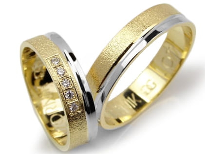 Obrączki ślubne z żółtego i rodowanego złota 333 płaskie z cyrkoniami 5mm Lovely L077-333