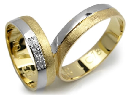 Przejdź do produktu Obrączki ślubne z żółtego złota 333 półokrągłe z cyrkoniami 5mm Lux L078