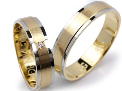 Przejdź do produktu Obrączki ślubne z żółtego złota 333 płaskie z cyrkonią 5mm Lux L080