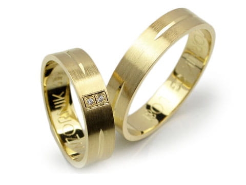 Obrączki ślubne z żółtego złota 333 płaskie z cyrkoniami 5mm Lovely L081-333