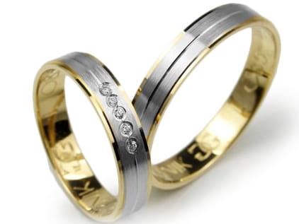 Przejdź do produktu Obrączki ślubne z żółtego złota 333 płaskie z cyrkoniami 4mm Lux L085