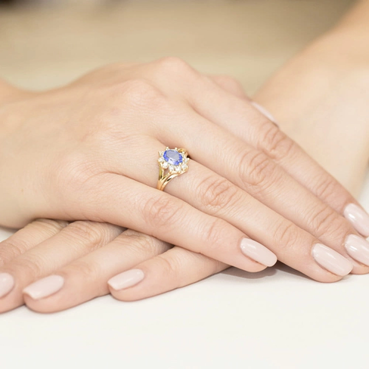 Pierścionek zaręczynowy z żółtego złota z tanzanitem i diamentami 0,30ct Fire Of Love