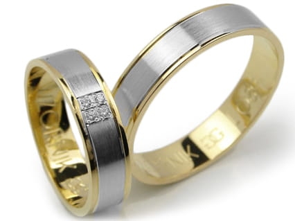 Przejdź do produktu Obrączki ślubne z żółtego złota 333 płaskie z cyrkoniami 5mm Lux L089 