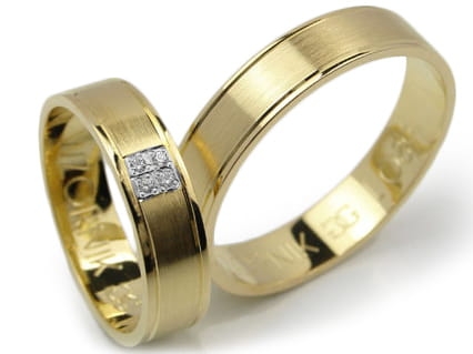 Obrączki ślubne z żółtego z rodowaniem złota 333 płaskie z cyrkoniami 5mm Lovely L089-333